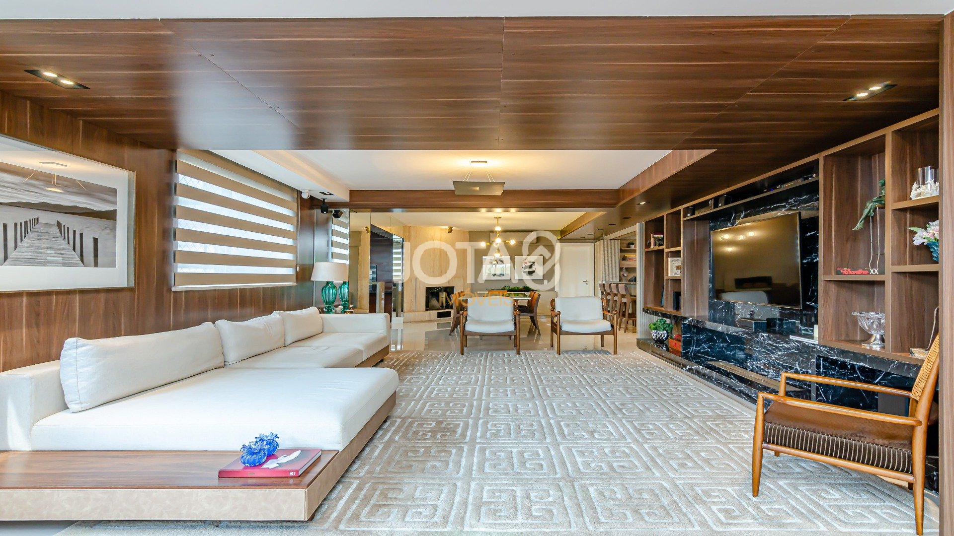 Foto de destaque Lindo e amplo apartamento com 4 quartos no batel