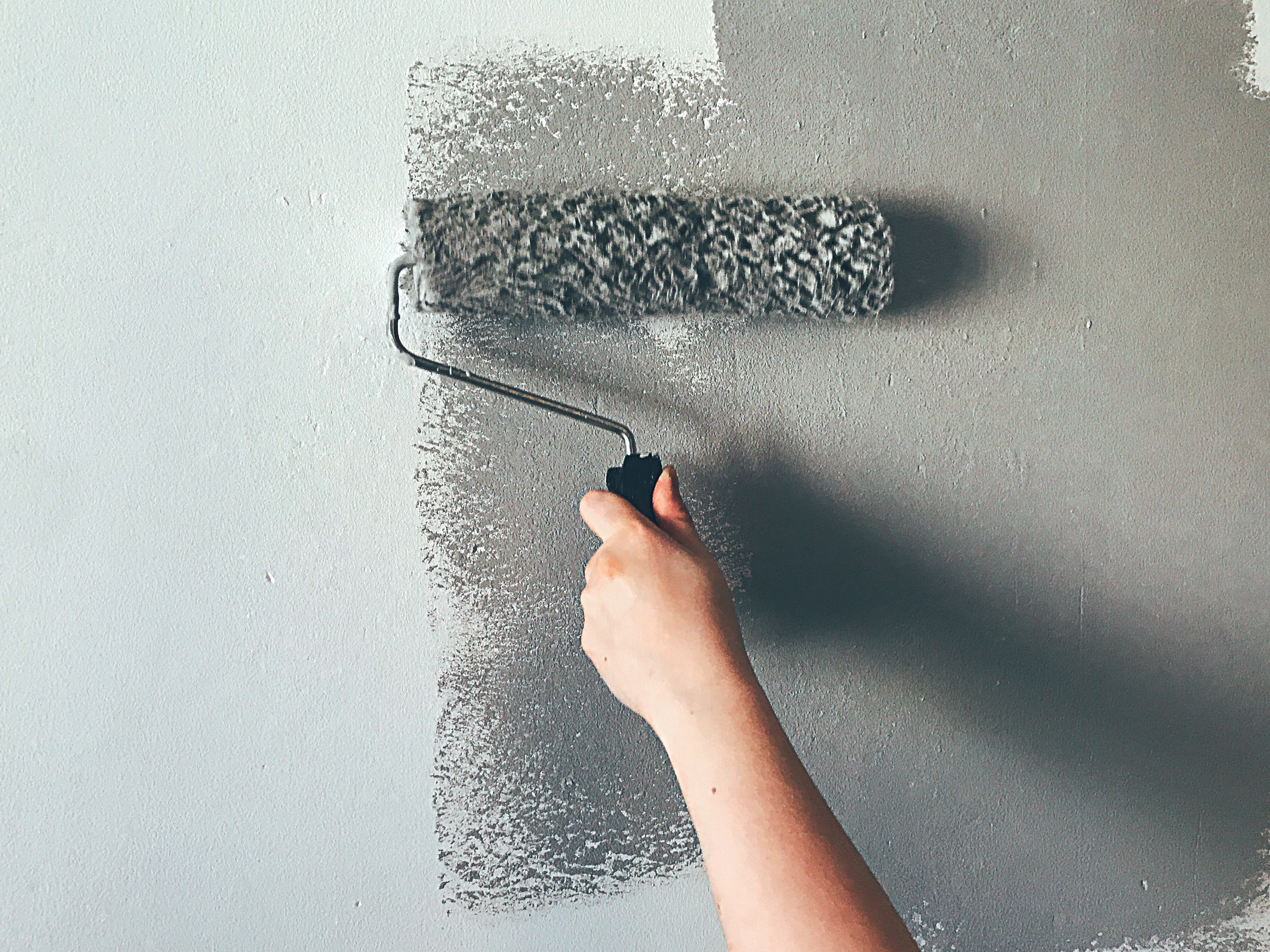 pintura em parede com rolo