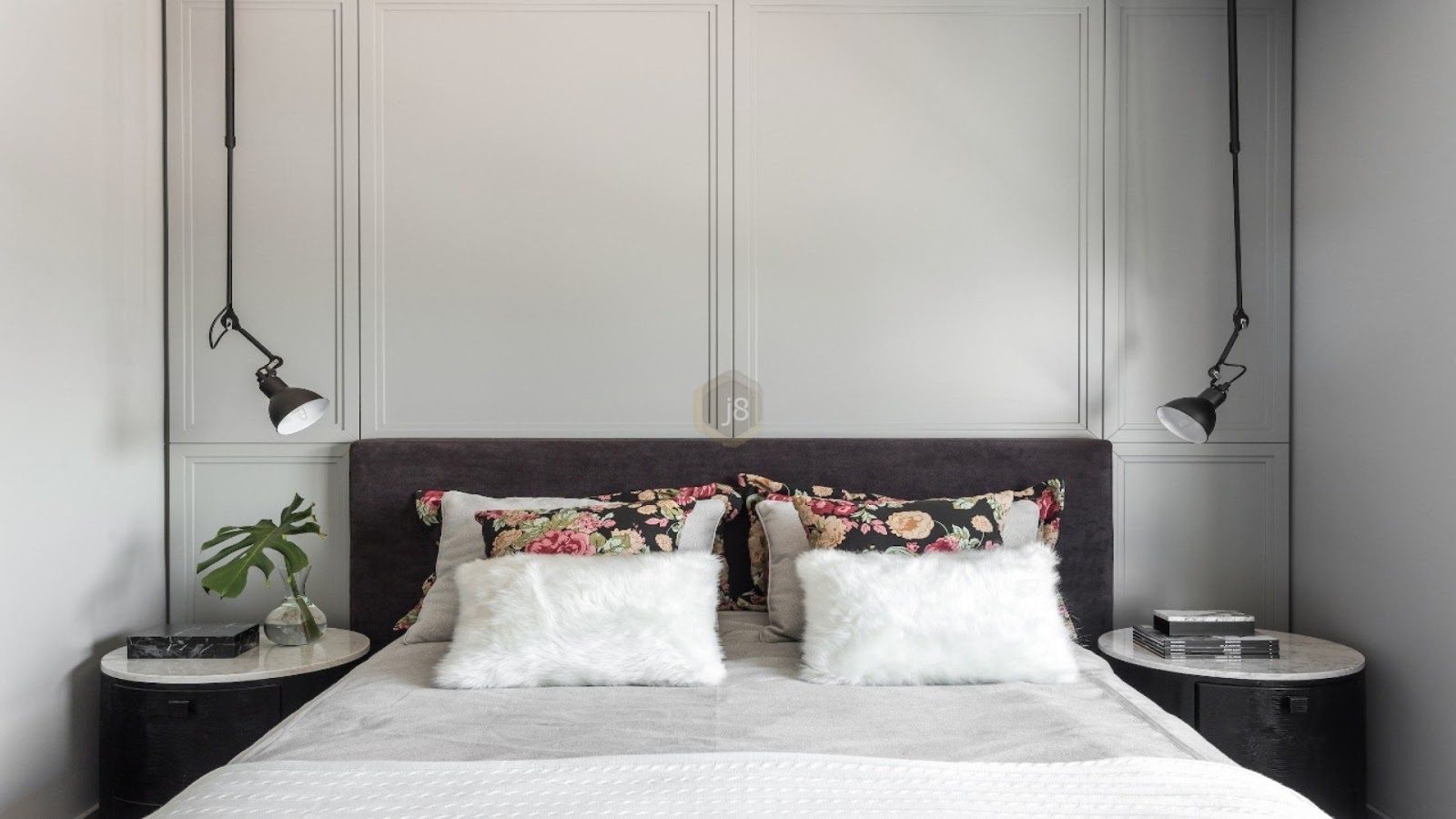 moldura de cama feita com boiserie